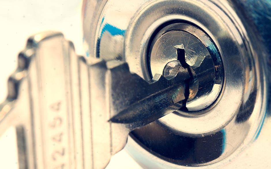 changer cylindre serrure Magny-les-Hameaux